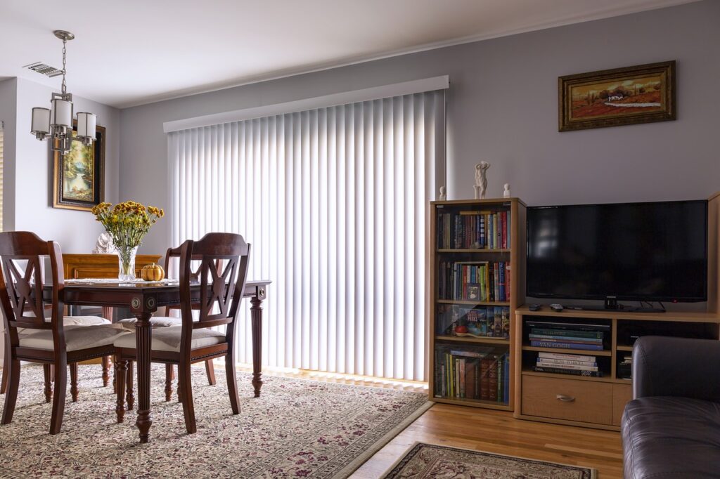 home interior, vertical blinds, sliding door-1748936.jpg