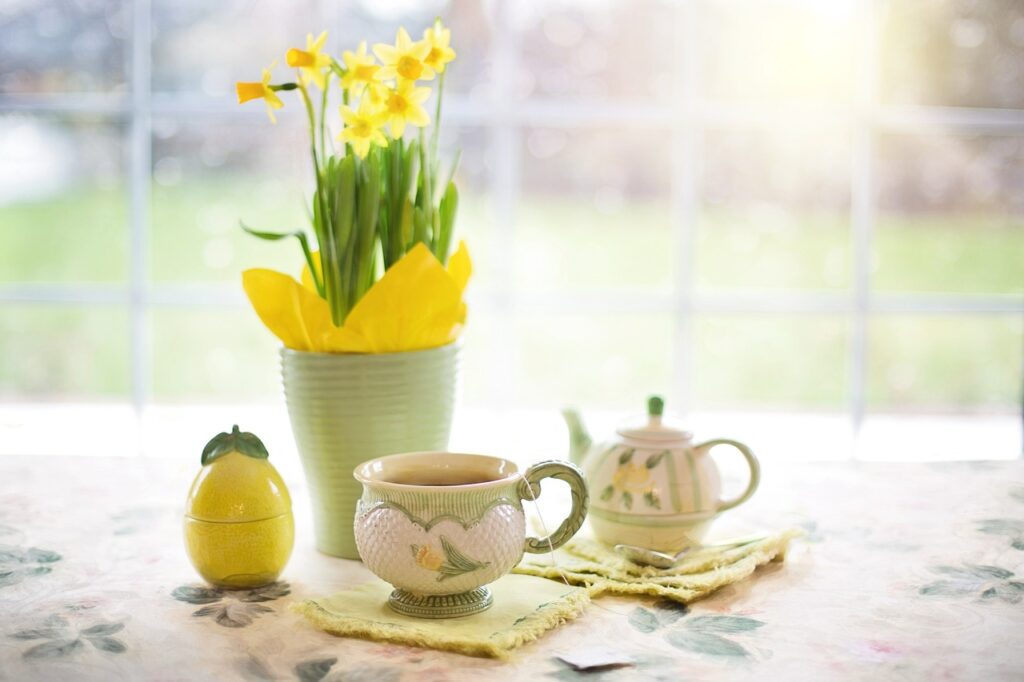 daffodils, tea, tea time-1316127.jpg